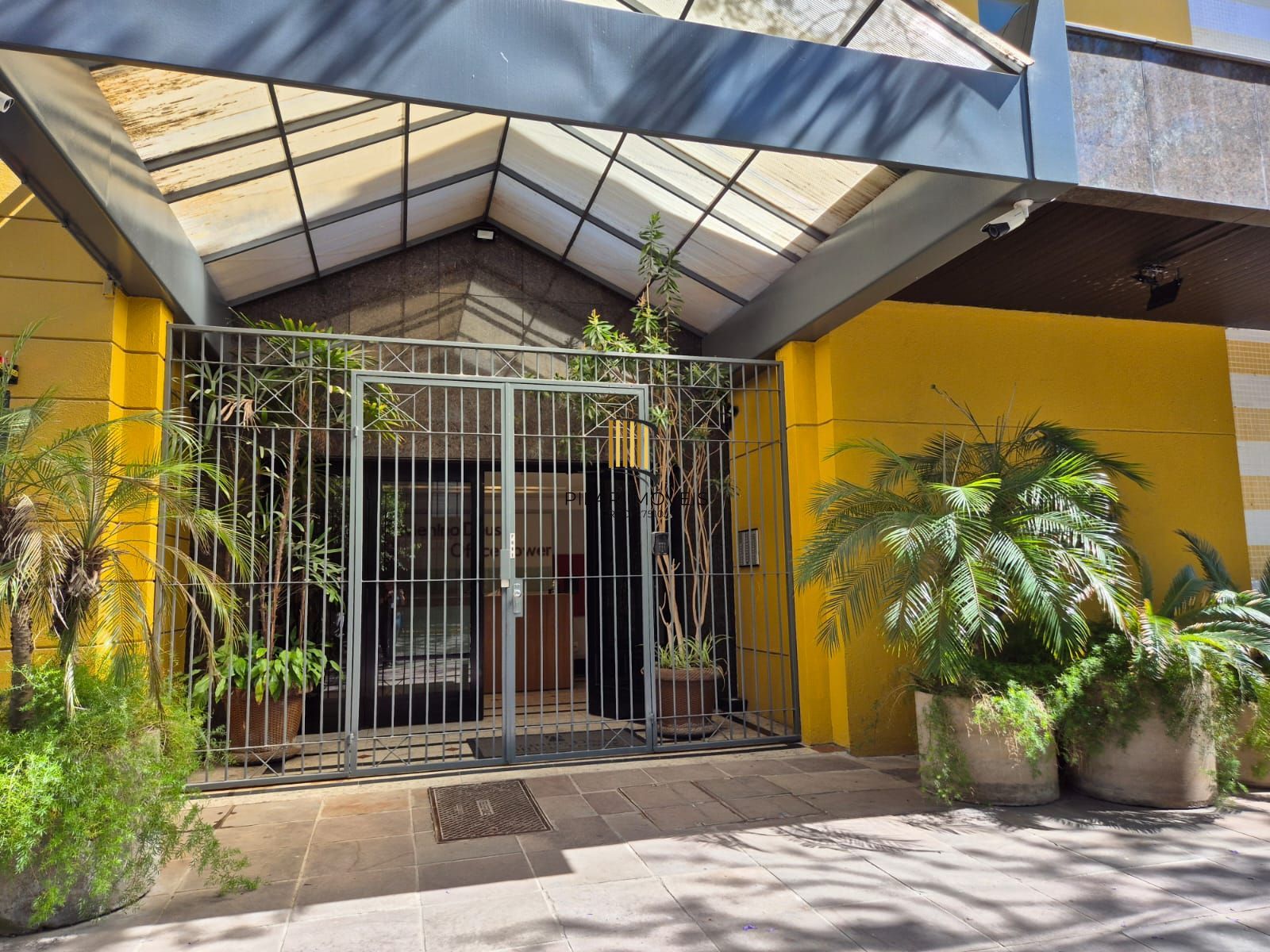 Sala reformada com box