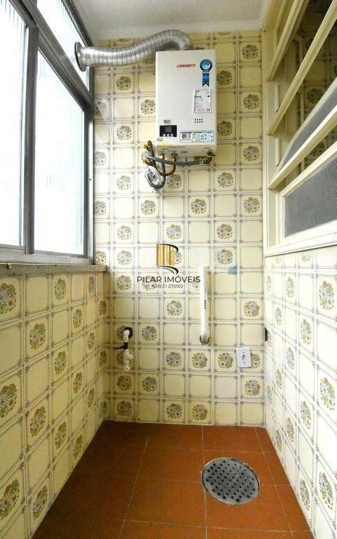 Apartamento de 2 dormitórios, 1 vaga de garagem coberta e escriturada.