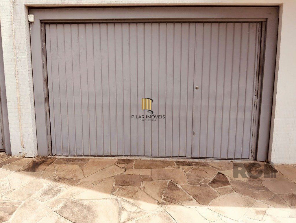 Apartamento 3 Dormitórios , dependência de empregada e vaga de garagem.