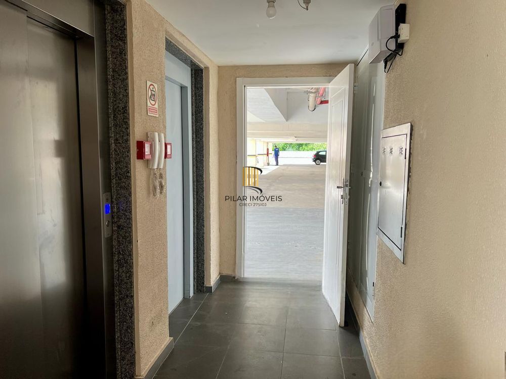 Apartamento dois dormitórios com vaga para um carro escriturada e coberta