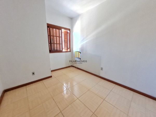 Casa de 3 dormitórios, apenas uma quadra da Av. Edgar Pires de Castro