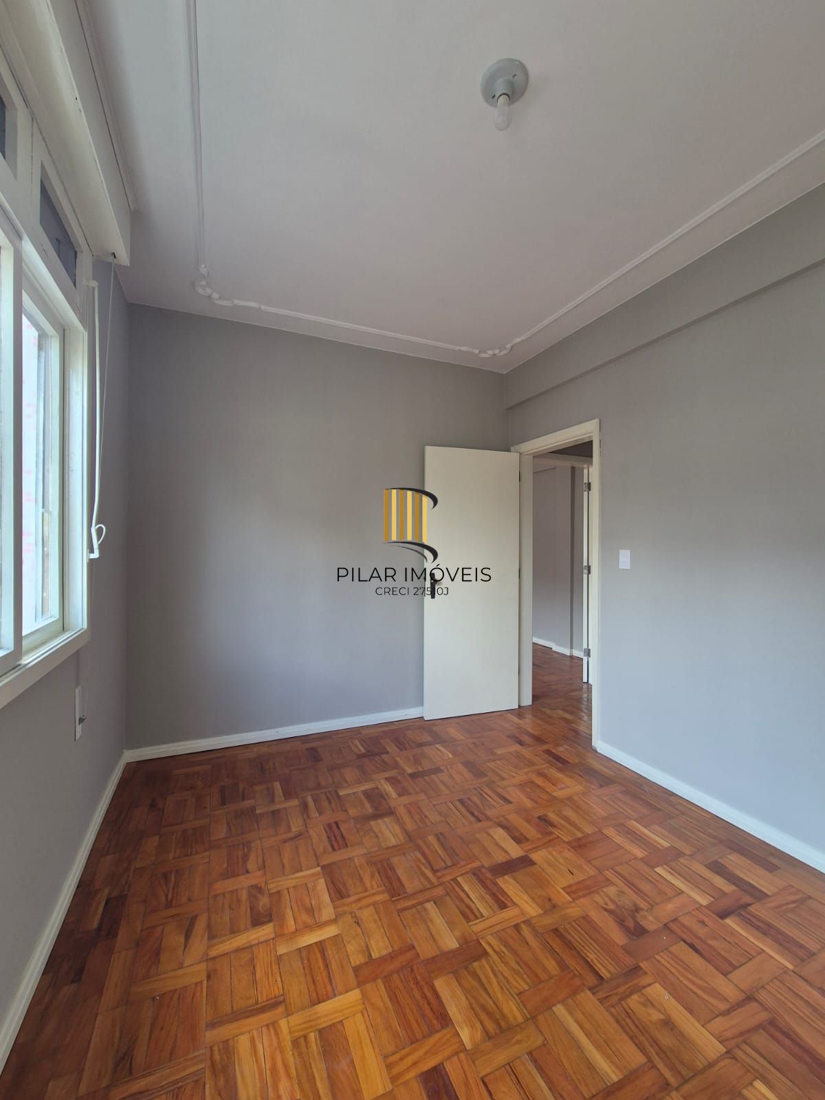 Apto 2D com dependencia completa na Cidade Baixa