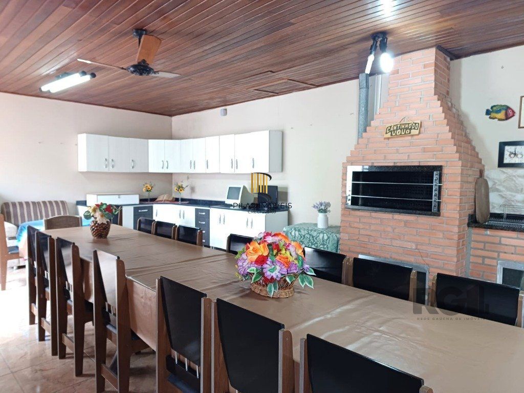 Casa térrea com salão de festas