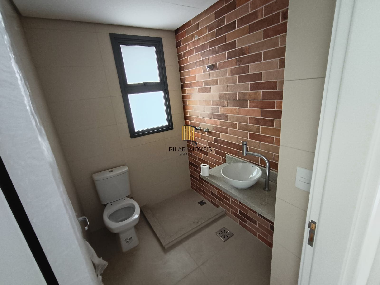 Apartamento 2 dormitórios, 1 suite, 1 vaga.