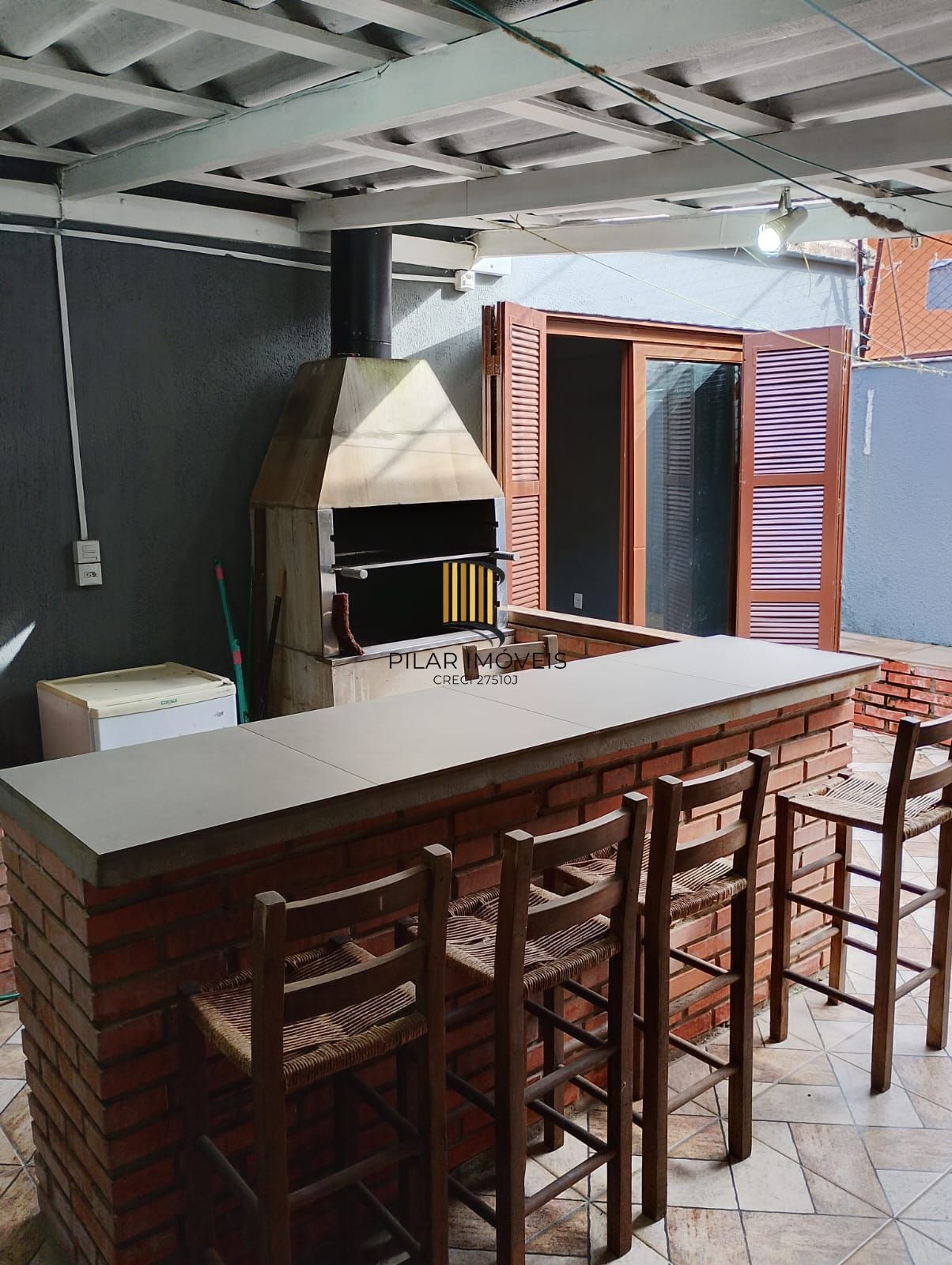 Apartamento Térreo, 02 dormitórios, 60,59m2 área privativa, quiosque com churrasqueira, Menino Deus