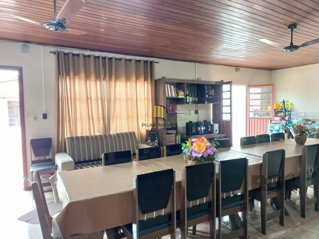 Casa térrea com salão de festas