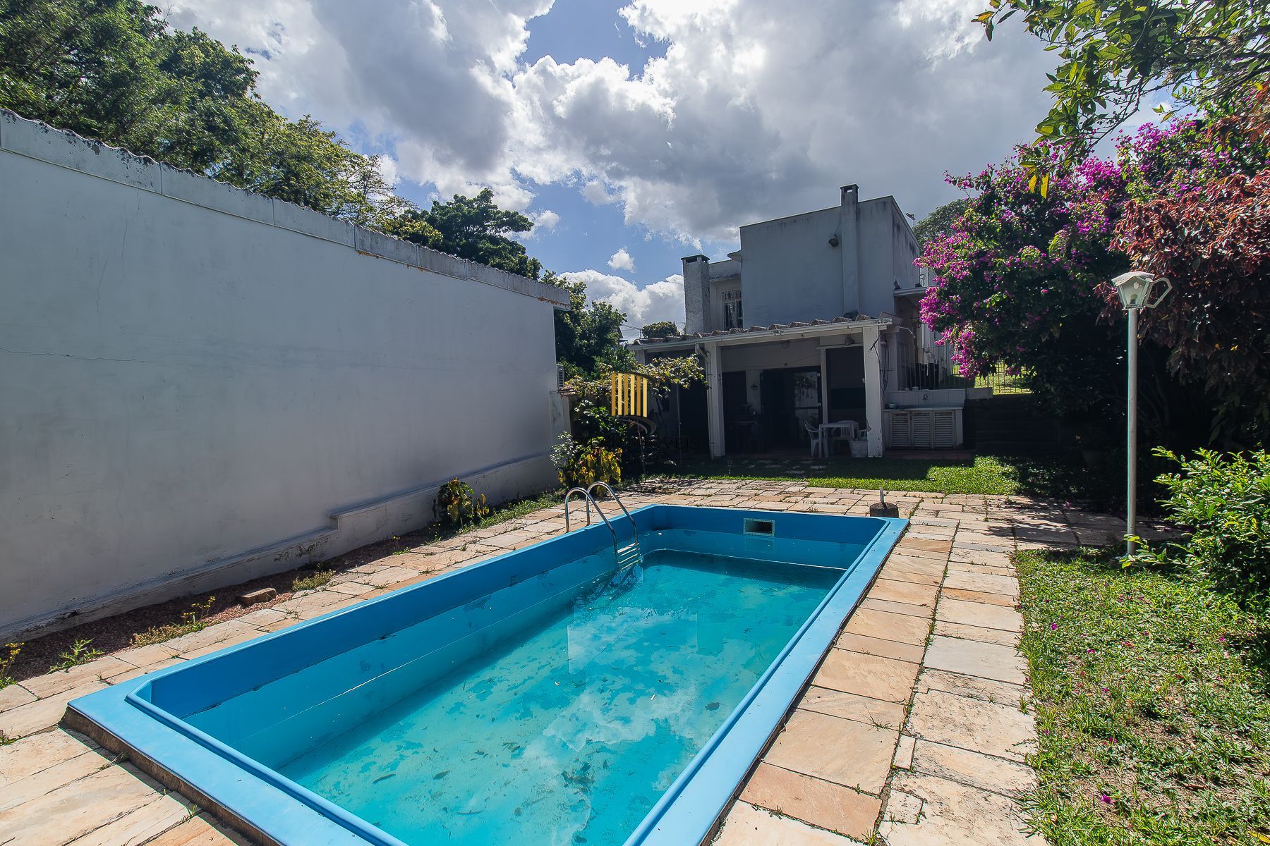 3 Dormitórios, com lareira, churrasqueira e piscina