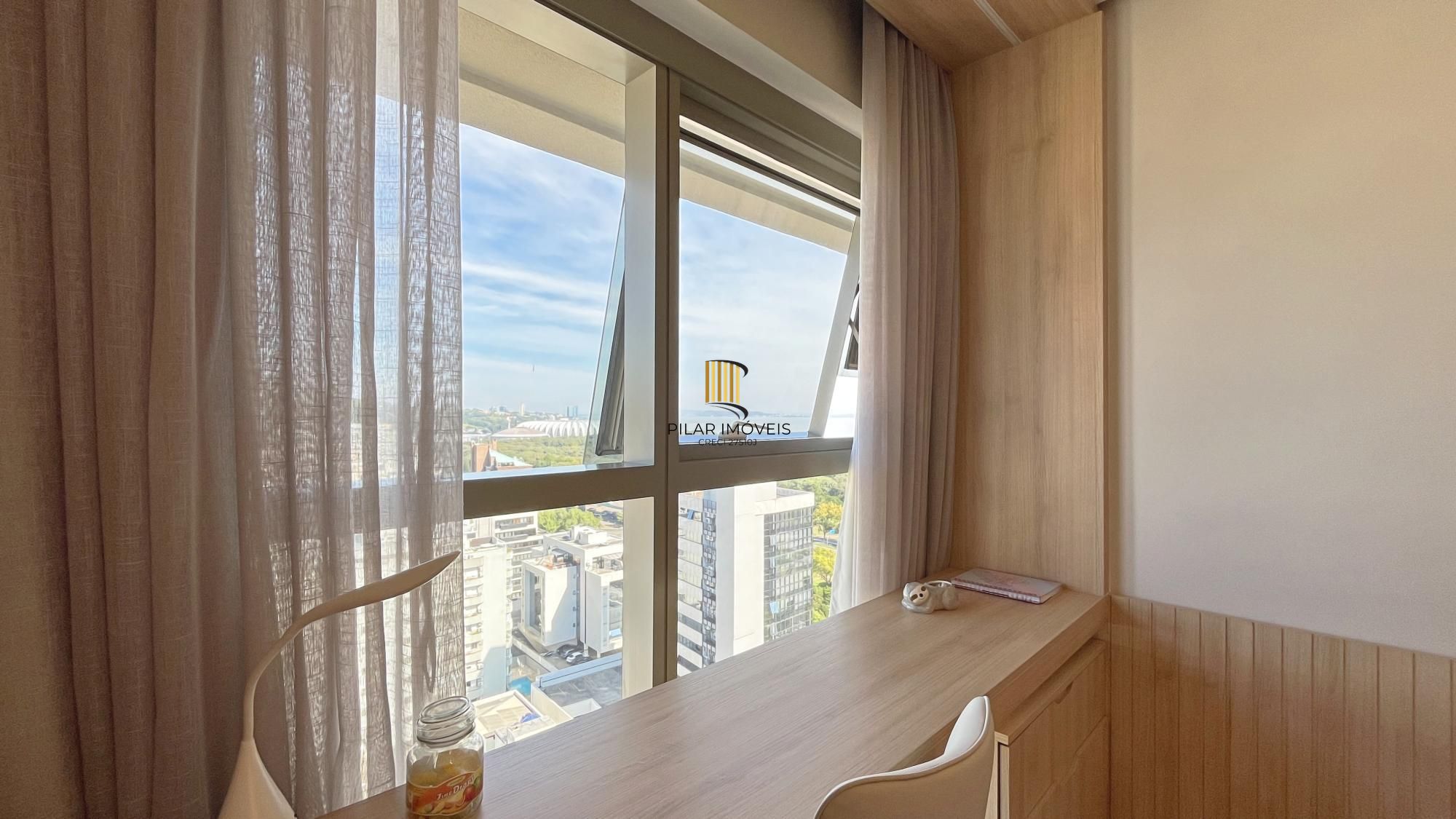 Duplex, mobiliado, andar alto de 2 dormitórios; 2 vagas