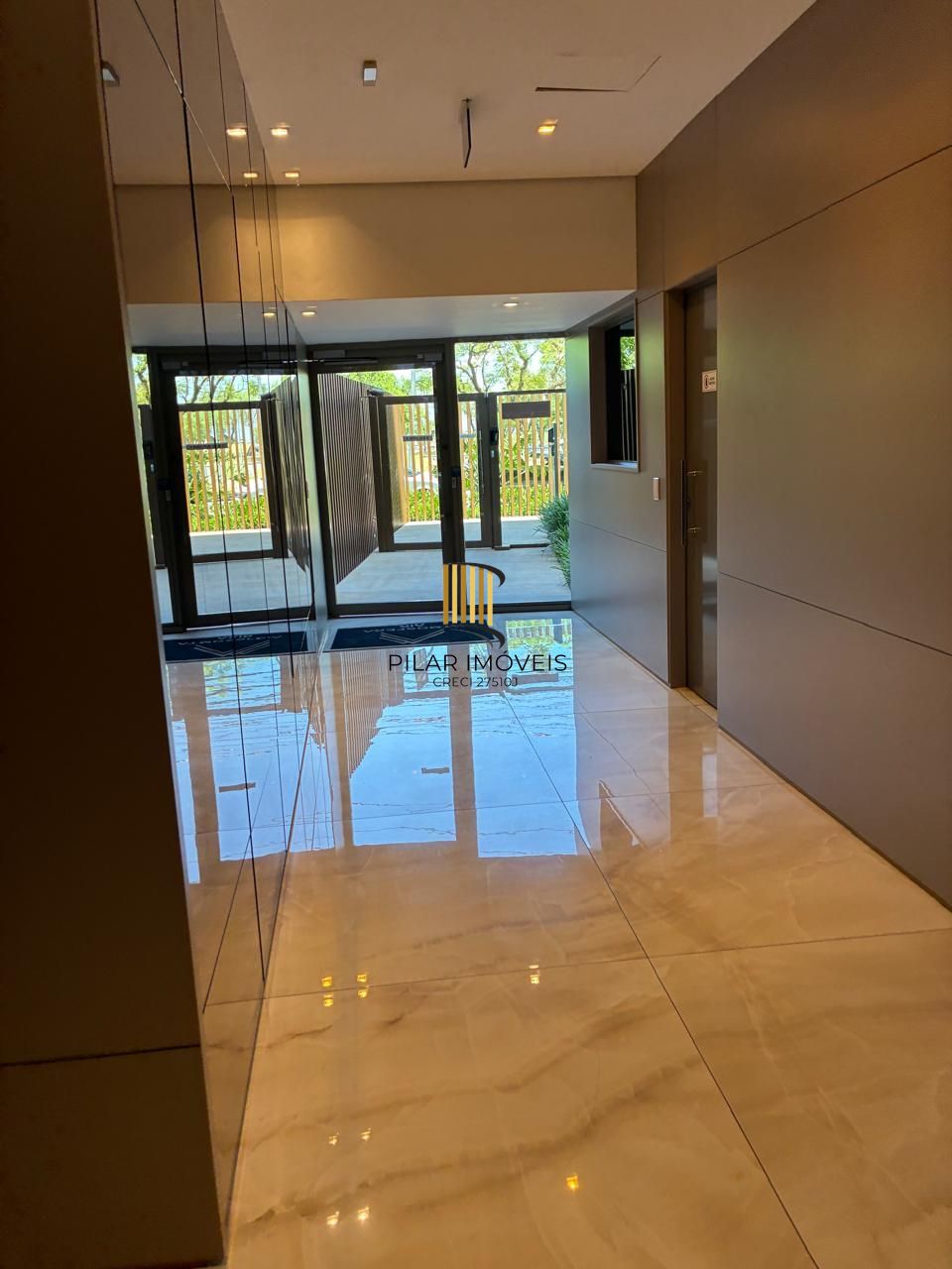 Lindo imóvel 2 dormitórios, 1 suíte, 64 m2, vaga de garagem no bairro Praia de Belas