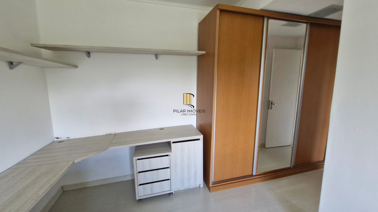 Casa em Condomínio fechado, 5 dormitórios sendo 2 suítes, 5 banheiros, 203 m² de área privativa, 2 garagem cobertas