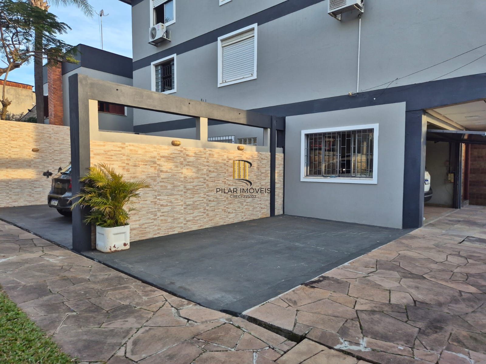2 Casas independentes em terreno de 480m.