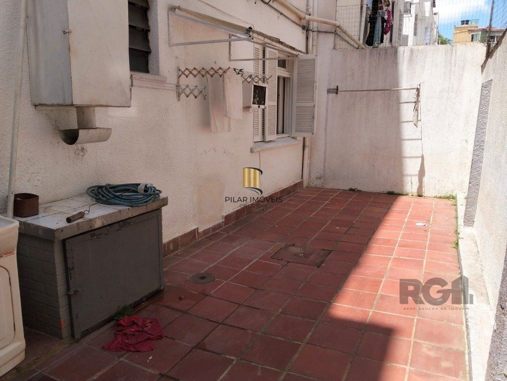 Apartamento 3 Dormitórios , dependência de empregada e vaga de garagem.