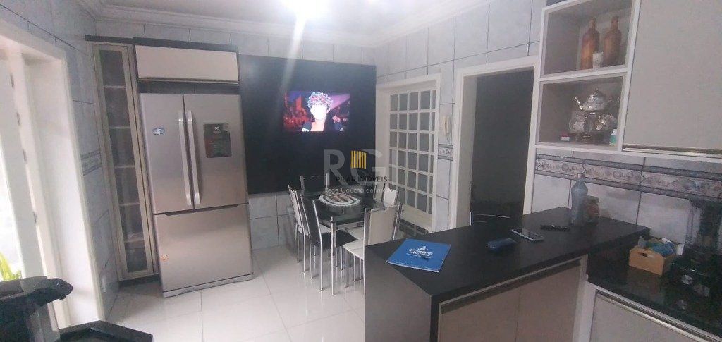 Casa para Venda - 243m², 2 dormitórios, sendo 1 suites, 3 vagas - Glória