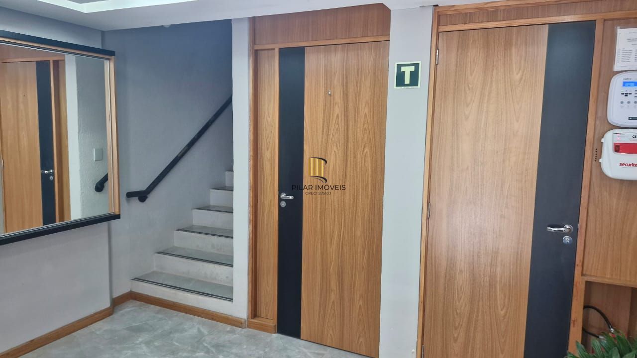 Apartamento todo reformado pronto para morar no Menino Deus
