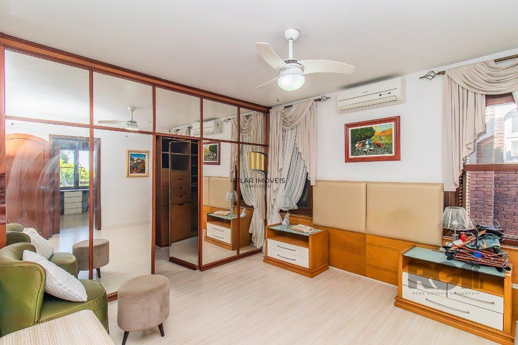 Casa com quatro quartos/dormitórios e muitos ambientes aconchegantes.