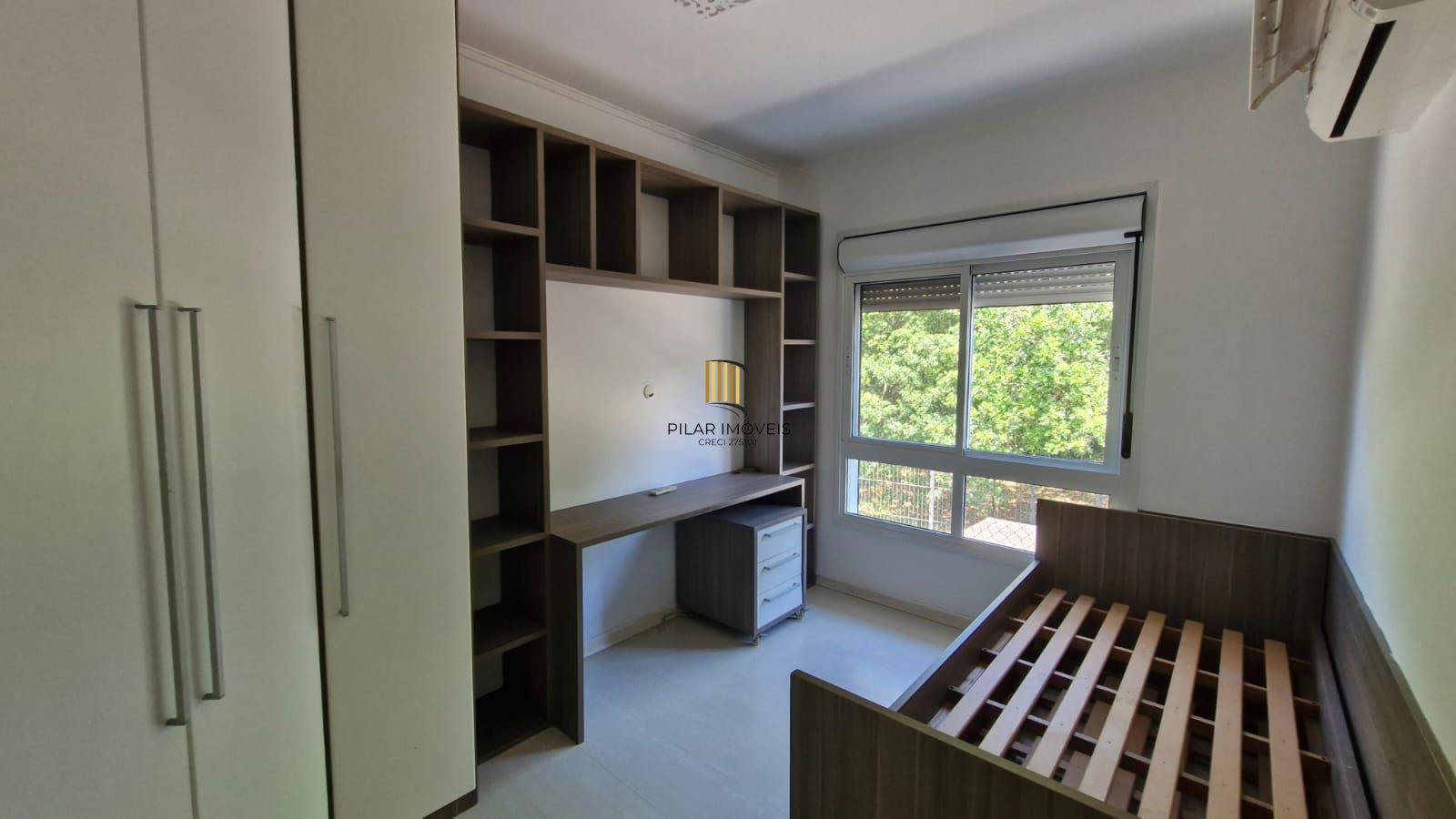 Casa em Condomínio fechado, 5 dormitórios sendo 2 suítes, 5 banheiros, 203 m² de área privativa, 2 garagem cobertas