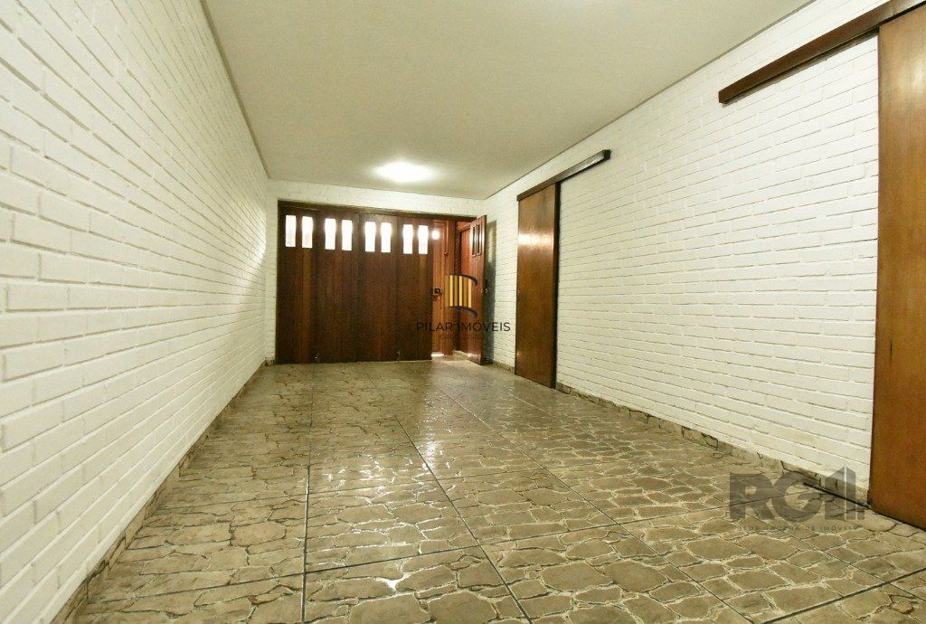 CASA - 5 dorms. -  3 vagas -  290 m² - MENINO DEUS