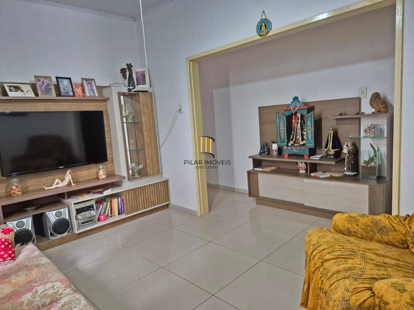 Casa térrea com pátio aos fundos