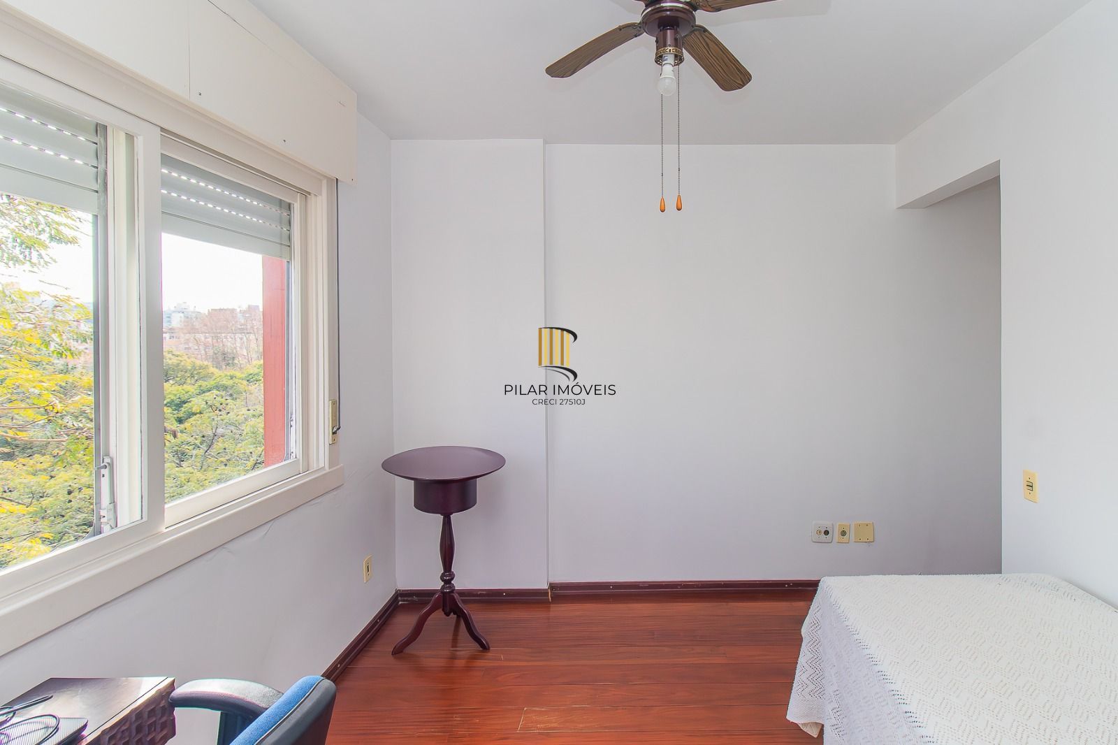 Apartamento panorâmico com três dormitórios, garagem