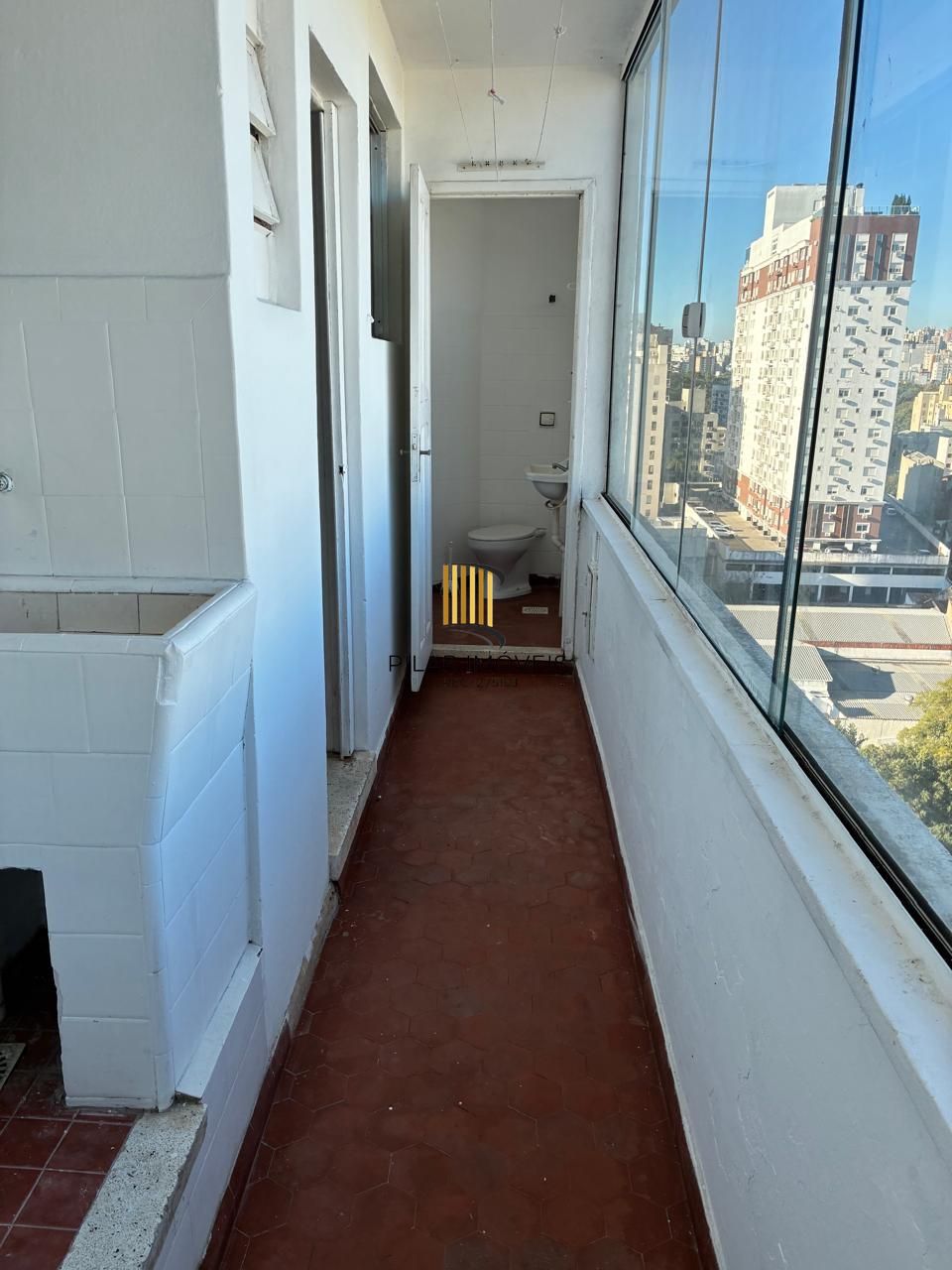 AMPLO APARTAMENTO DE 3 DORMITÓRIOS NA CIDADE BAIXA
