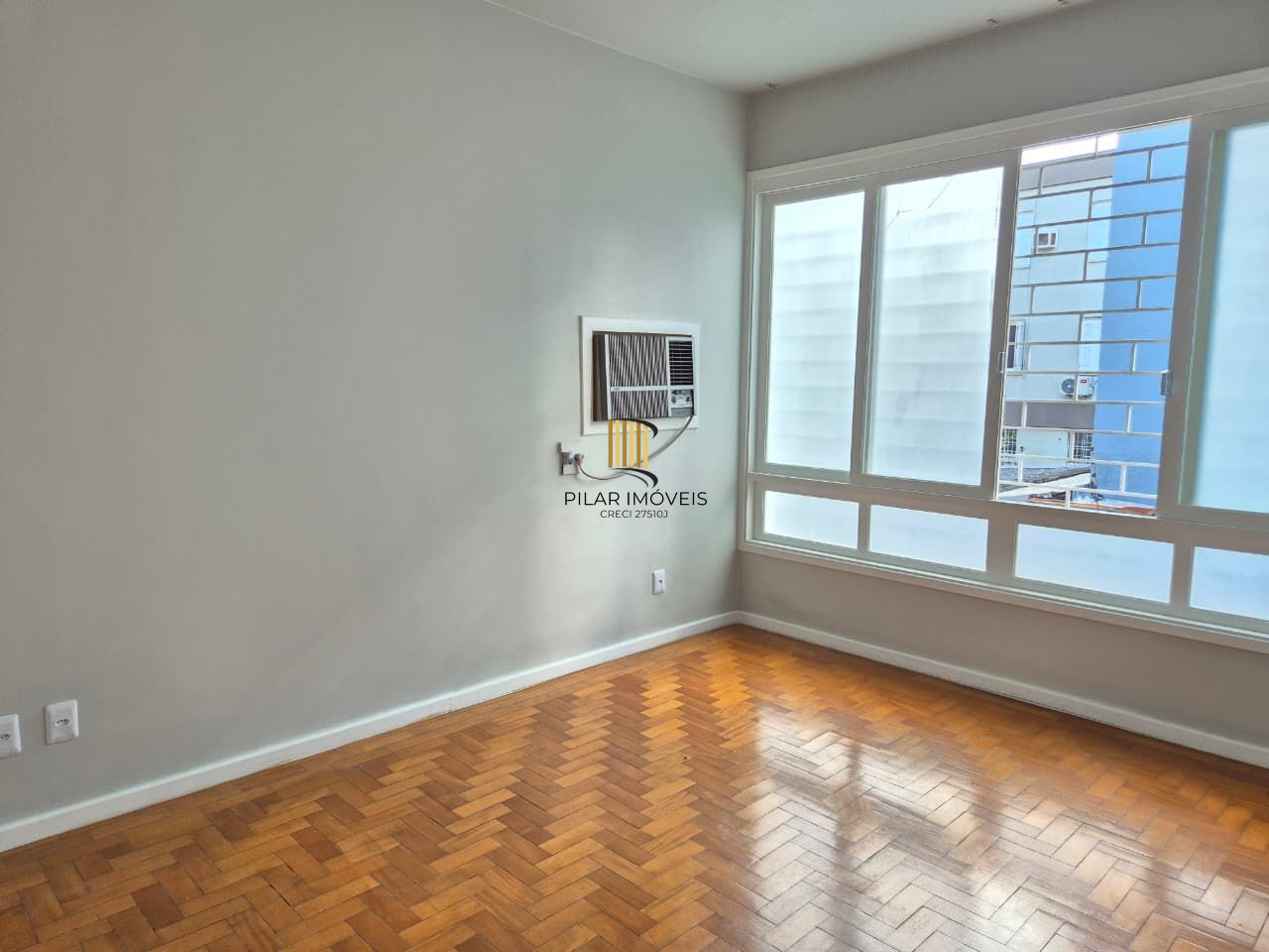 Casa comercial no miolo do bairro Menino Deus