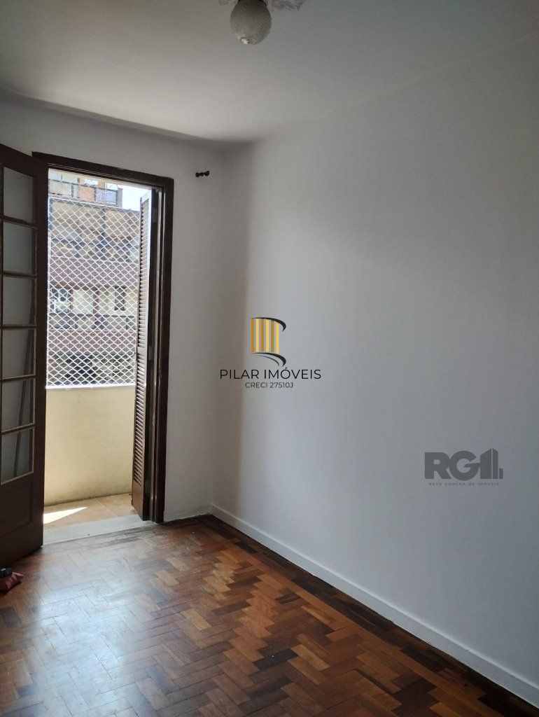 Apto  2 dorm com sacada na Duque de Caxias