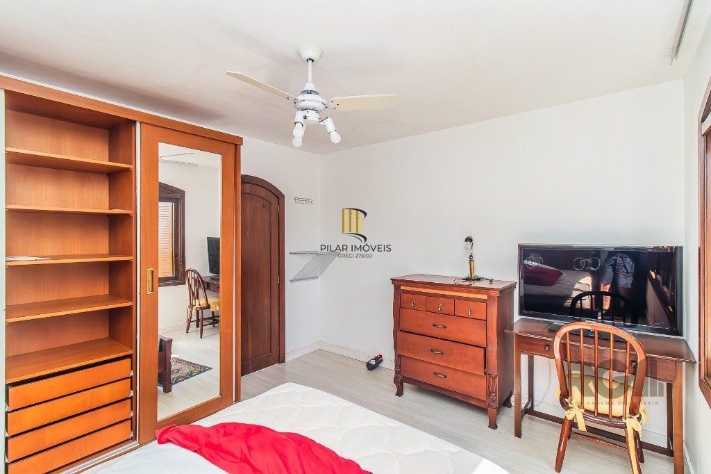 Casa com quatro quartos/dormitórios e muitos ambientes aconchegantes.