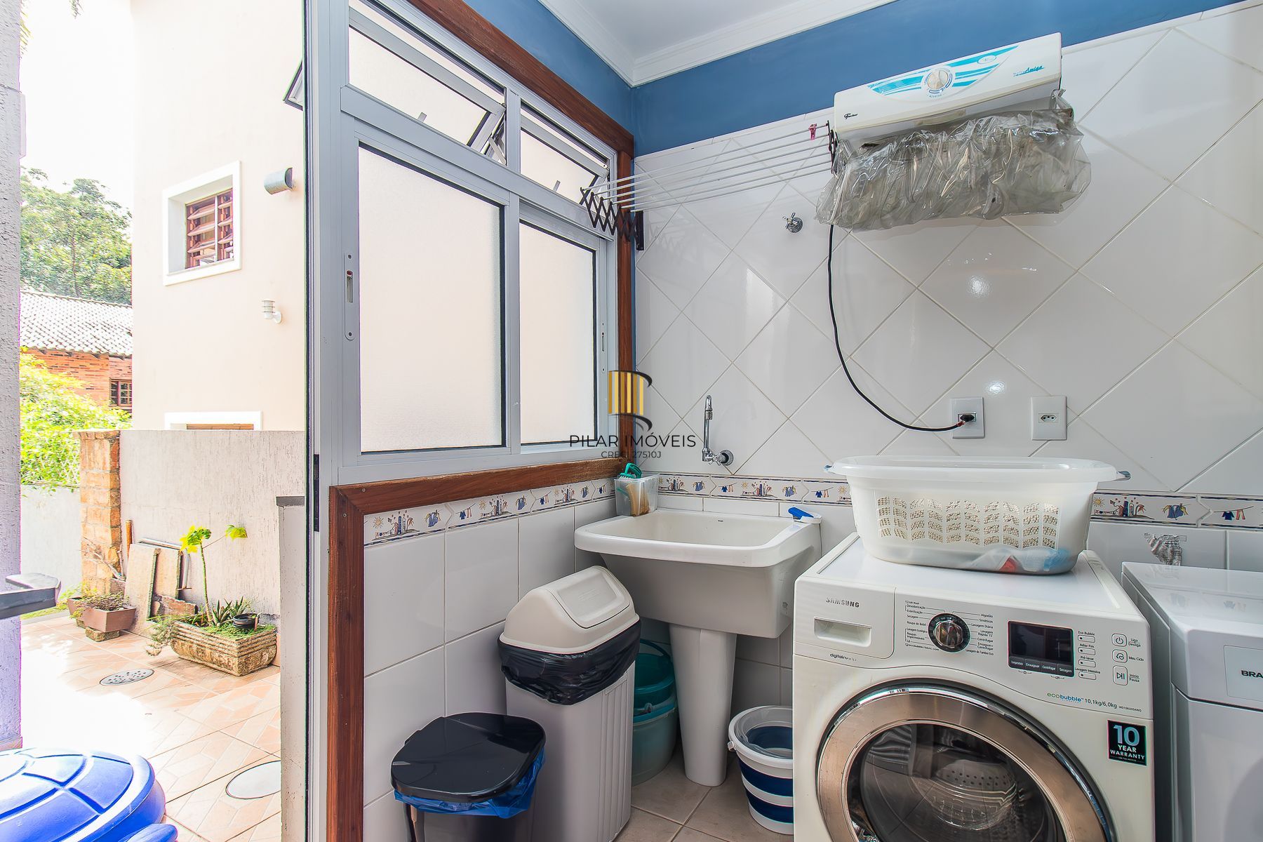 CASA DE 4 DORMITÓRIOS EM CONDOMÍNIO - 320 m² - 4 VAGAS DE GARAGEM