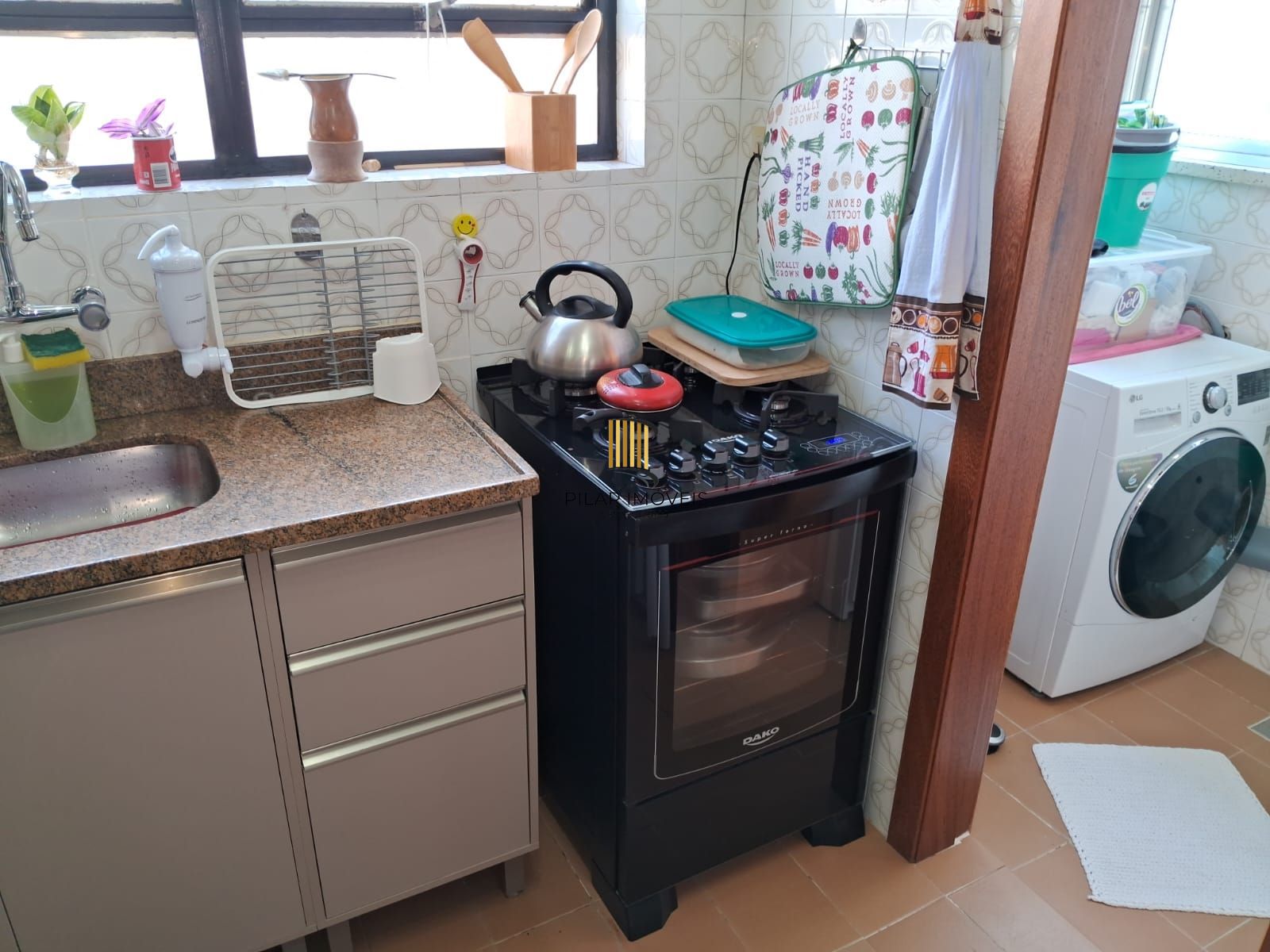 Apartamento de 58 m² com 2 quartos localizado no Bairro Menino Deus.