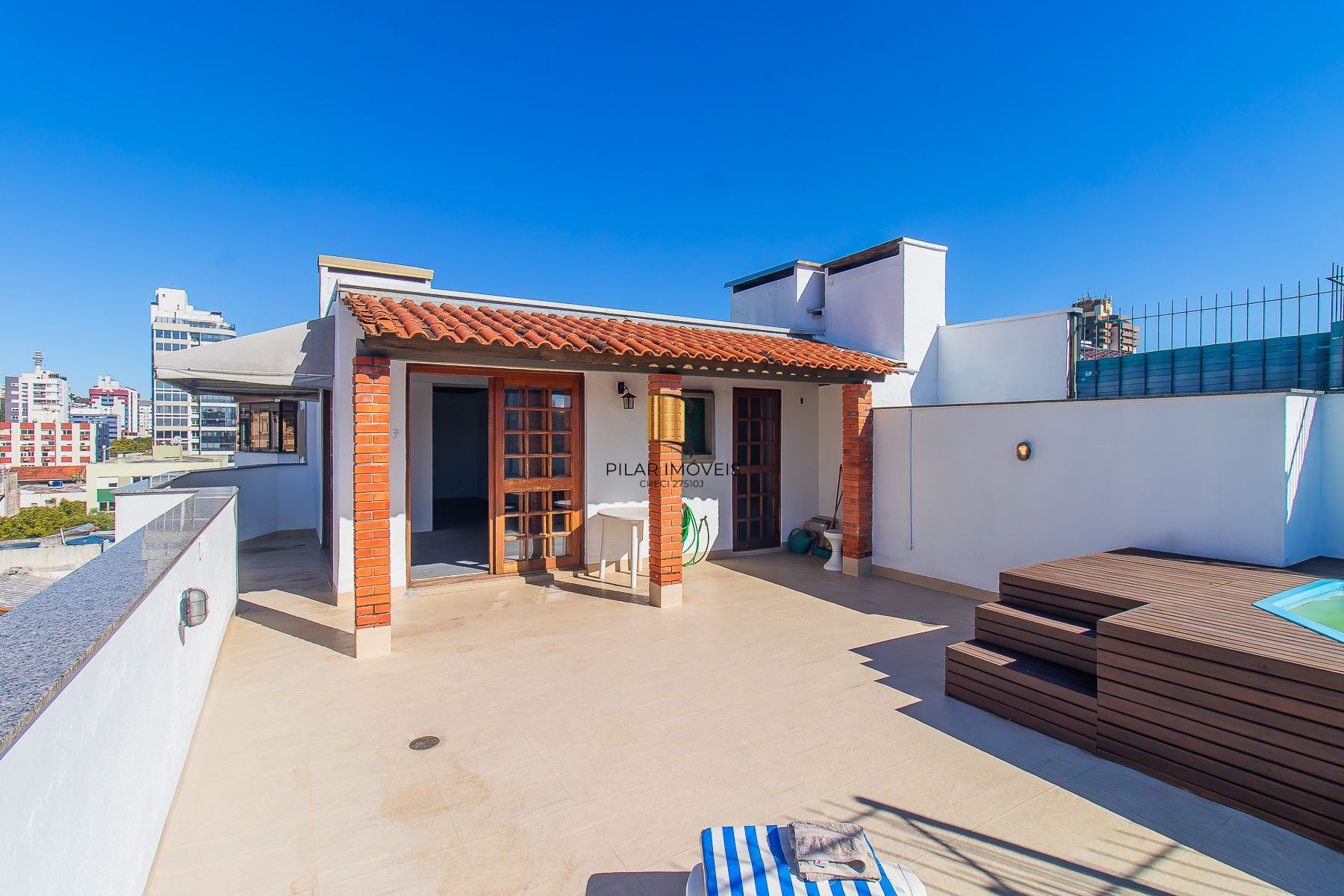 COBERTURA DUPLEX COM 3 DORMITÓRIOS E PISCINA