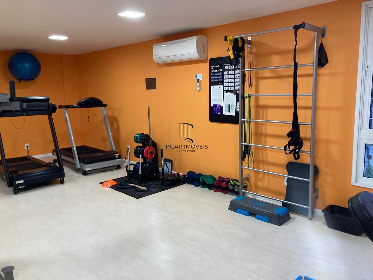 Apartamento 2 dormitórios com suíte e vaga coberta escriturada