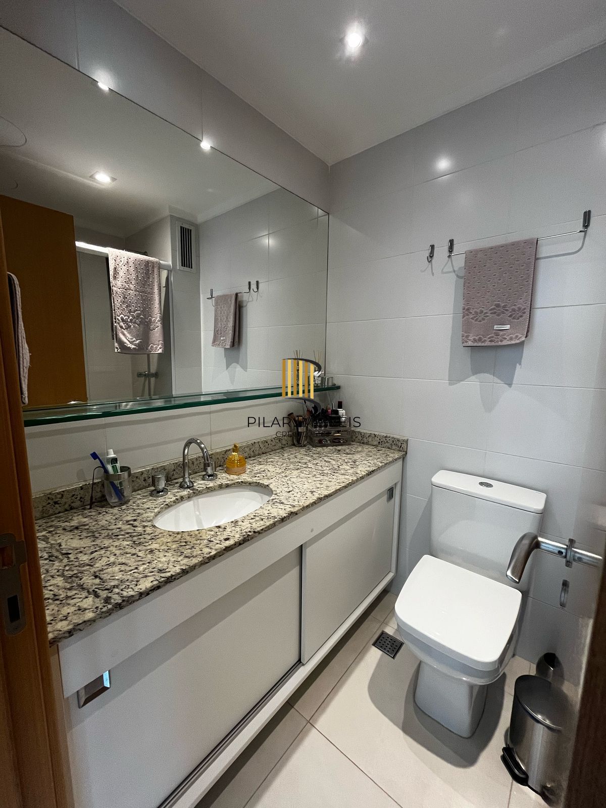 Amplo apartamento de 1 dormitório totalmente mobiliado