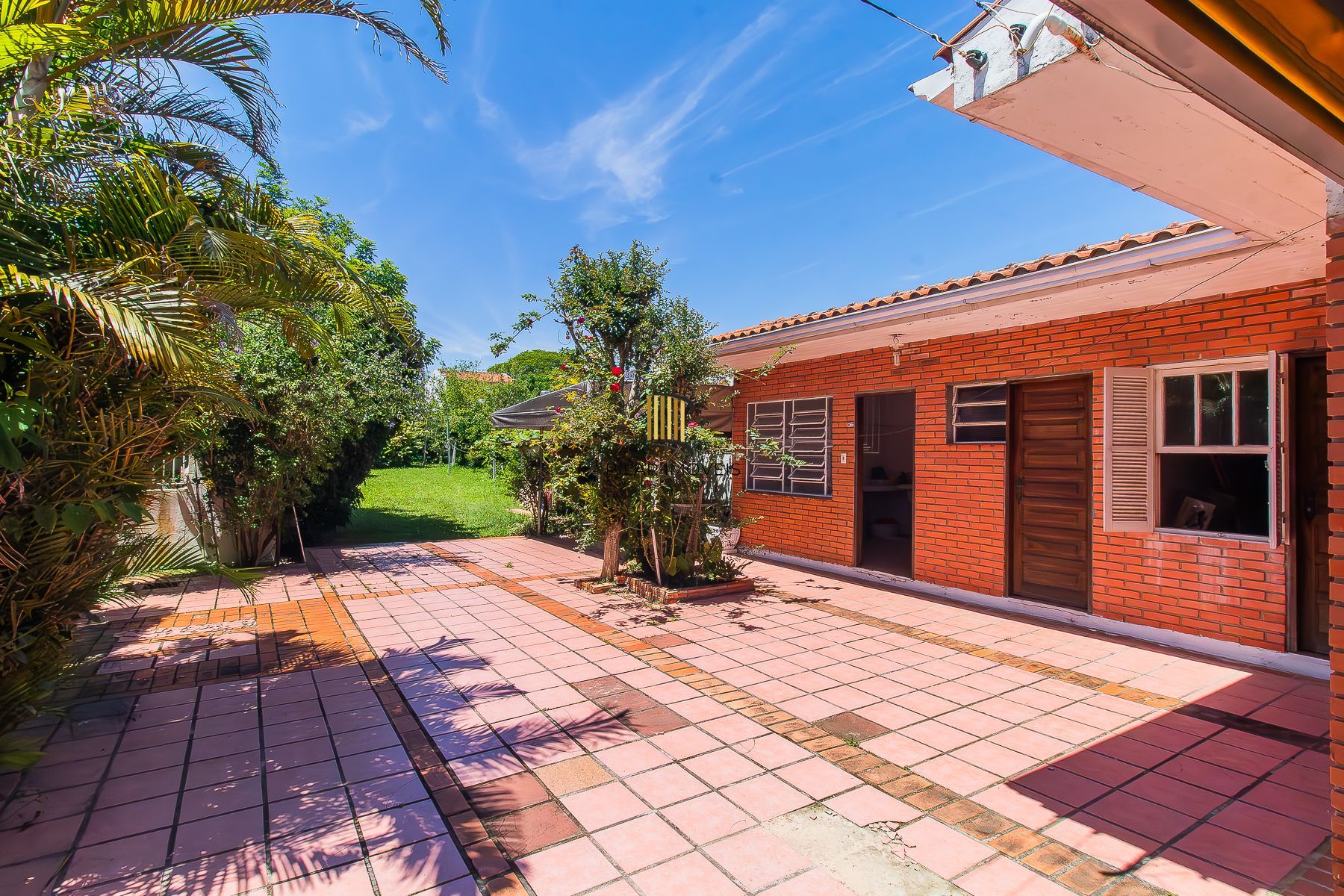 Casa com 5 dormitórios e muito mais