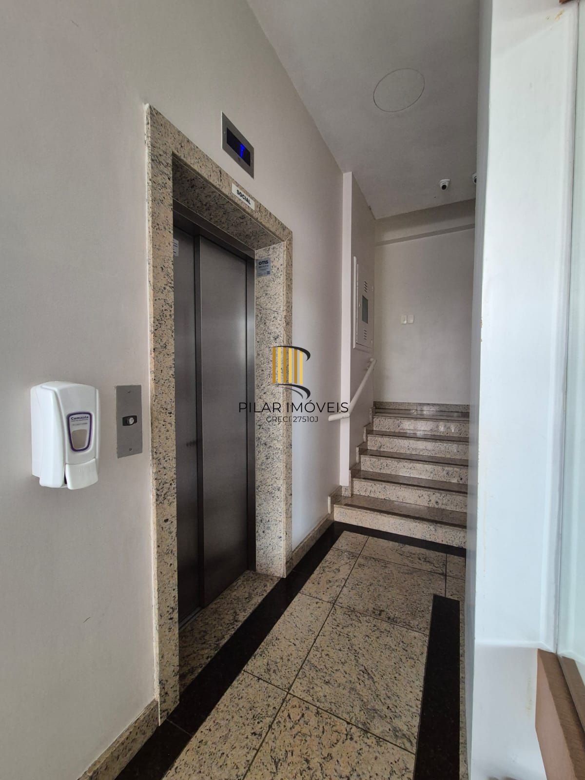 Apto 2D com dependencia completa na Cidade Baixa