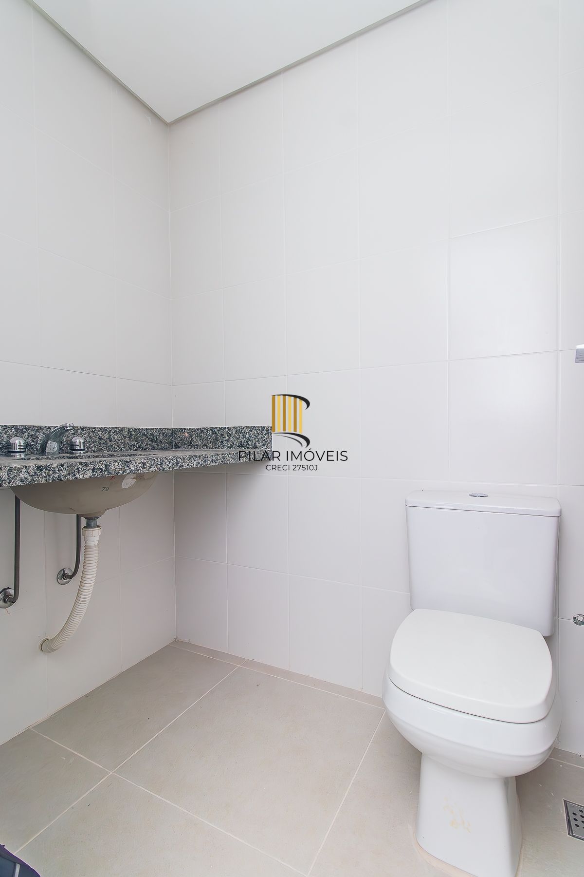 APARTAMENTO COBERTURA - 2 DORMS - 2 VAGAS - 166,21 m² - TRISTEZA