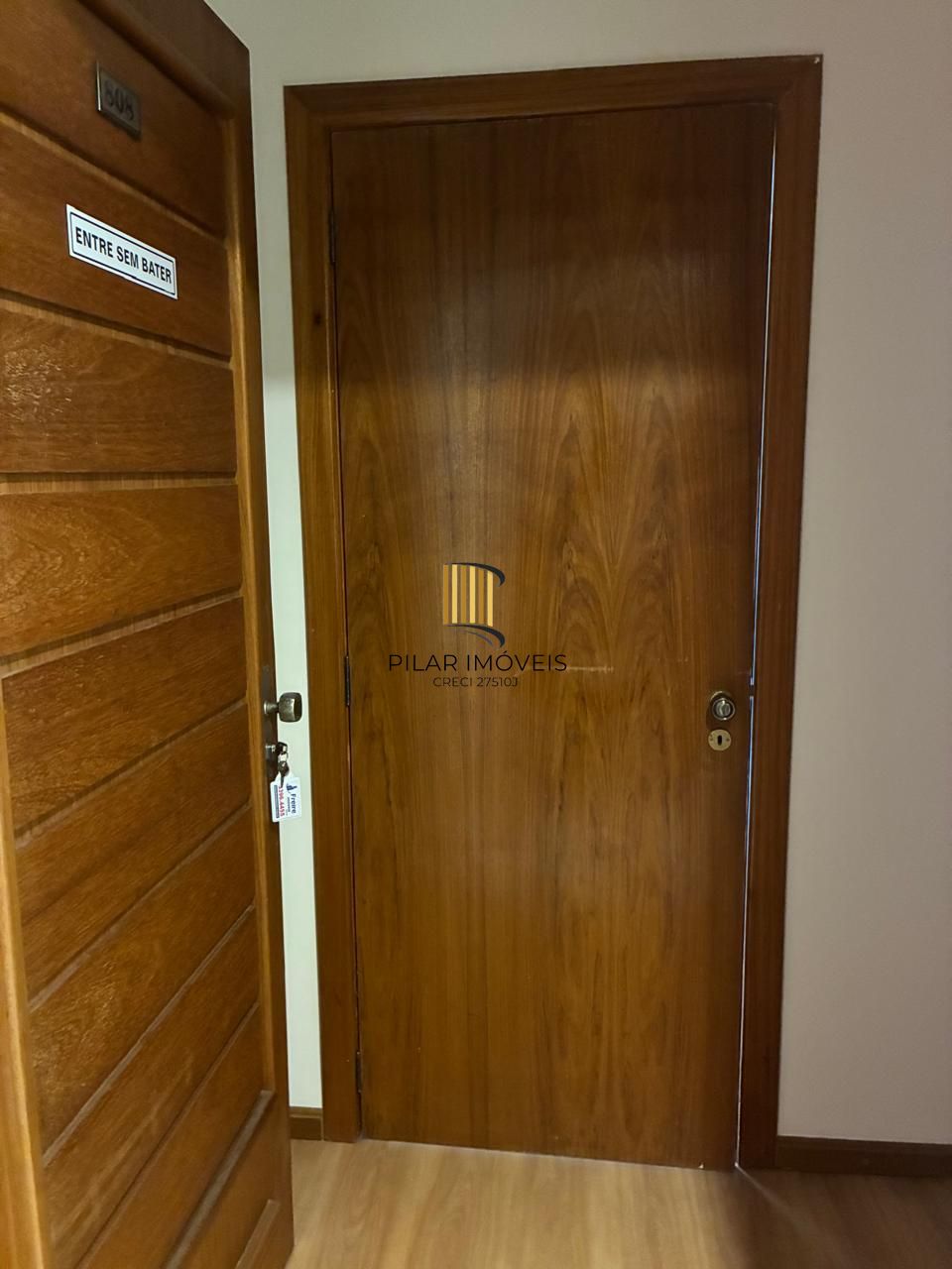 Ótima sala de 24,88 metros quadrados no Menino Deus