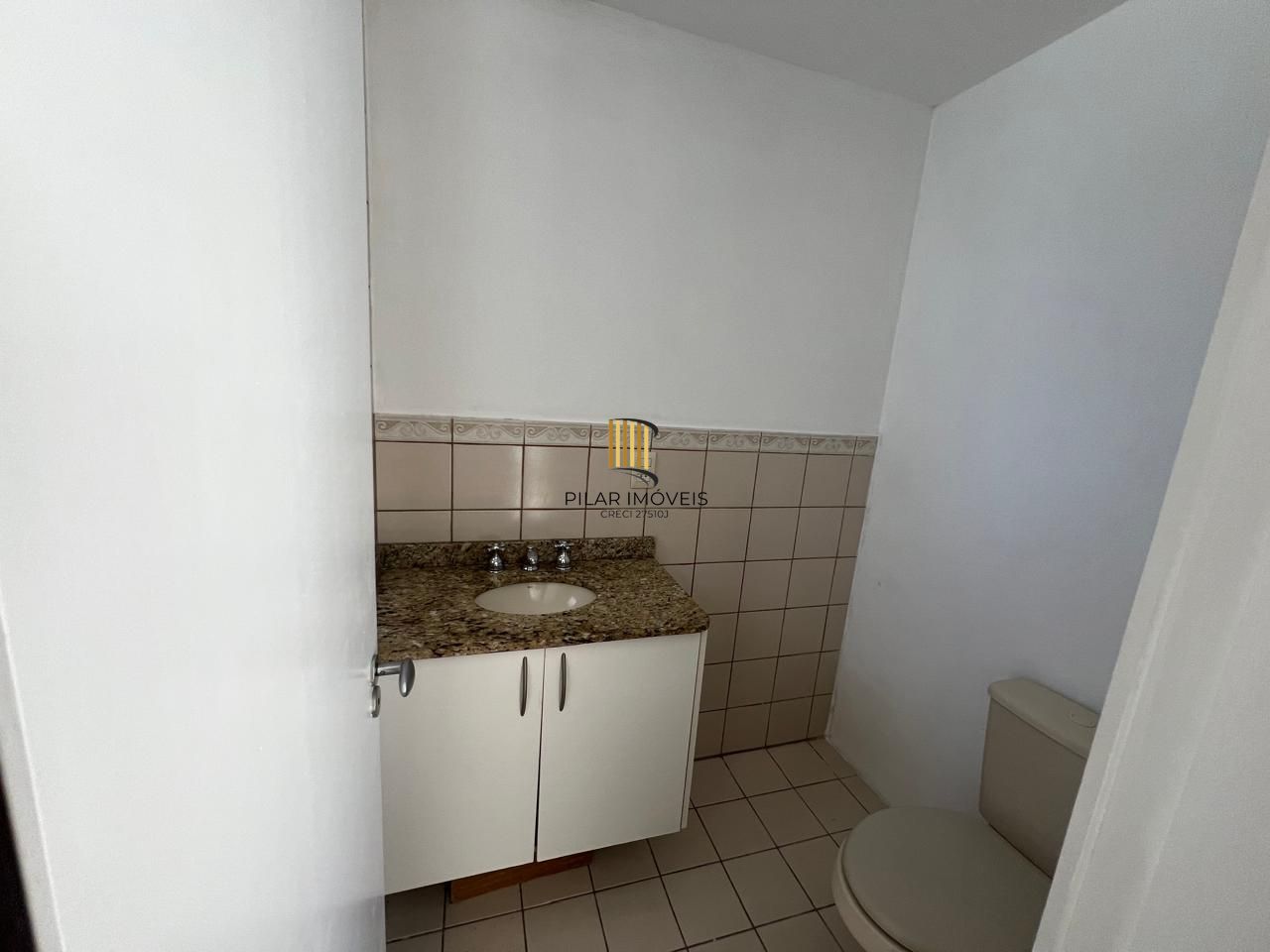 Apartamento 2 D com suite e garagem ,