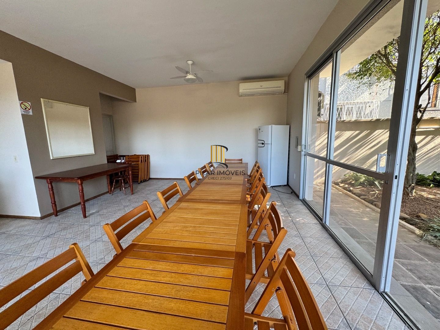 Apartamento dois dormitórios ( uma suíte) garagem/depósito Bairro Menino Deus