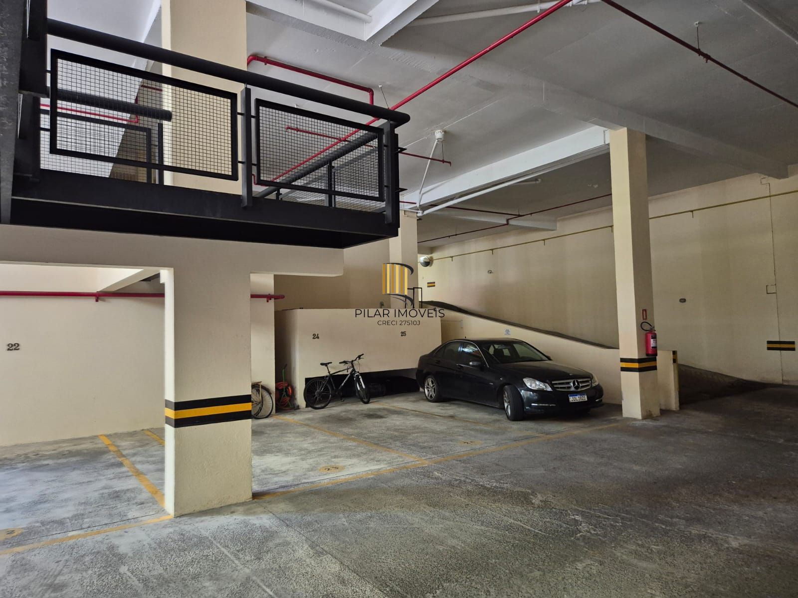 Sala reformada com box