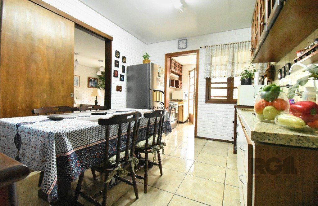 CASA - 5 dorms. -  3 vagas -  290 m² - MENINO DEUS
