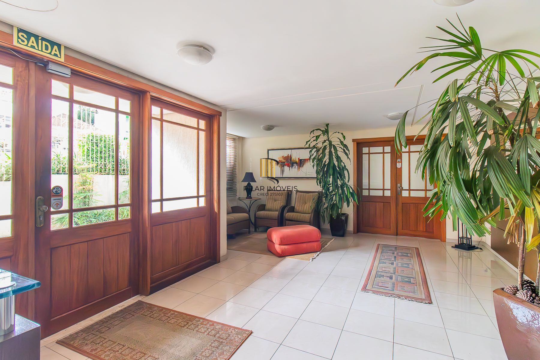 Apartamento semi mobiliado, impecável, com 126m² privativo.