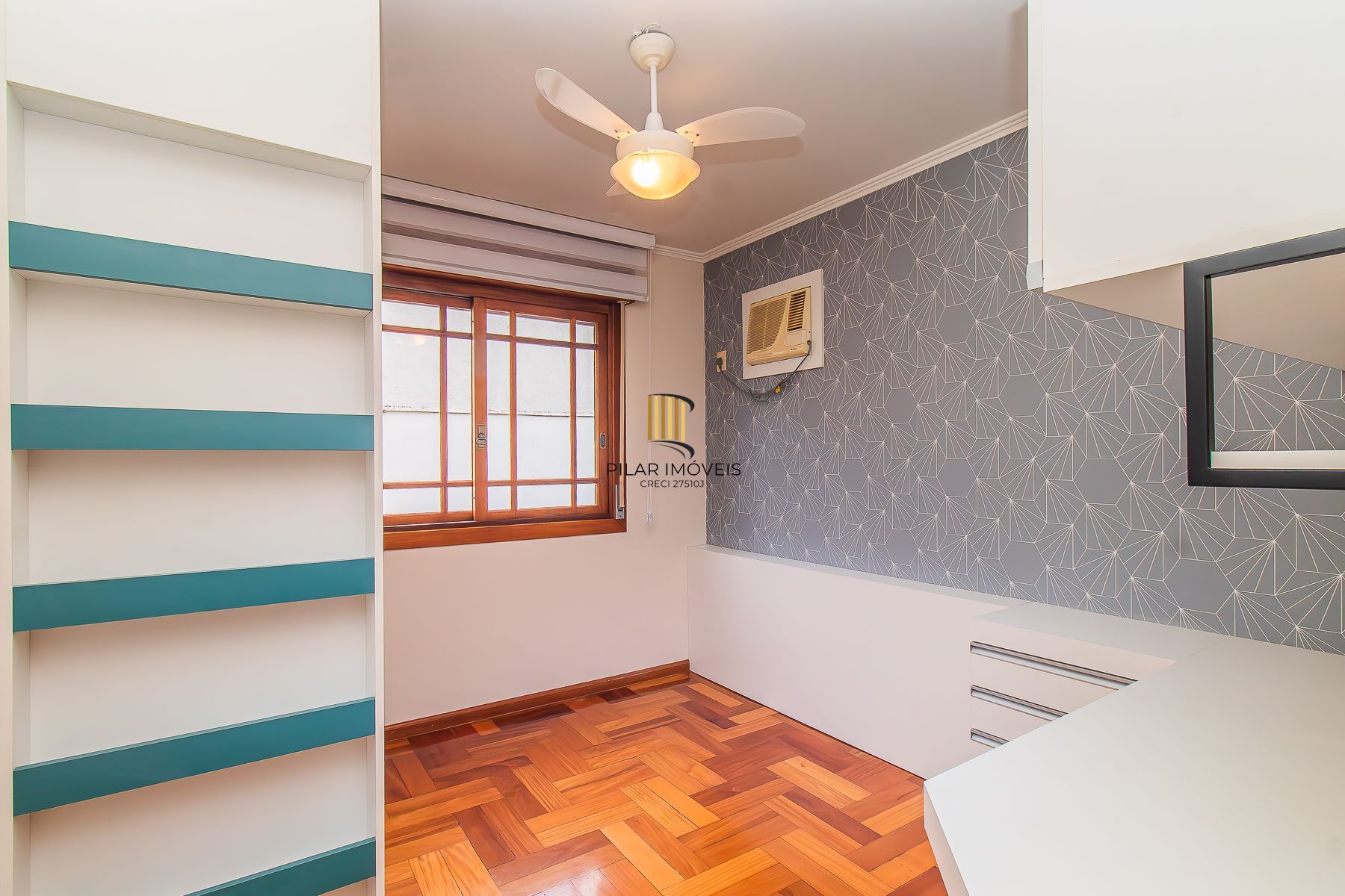 Apartamento semi mobiliado, impecável, com 126m² privativo.