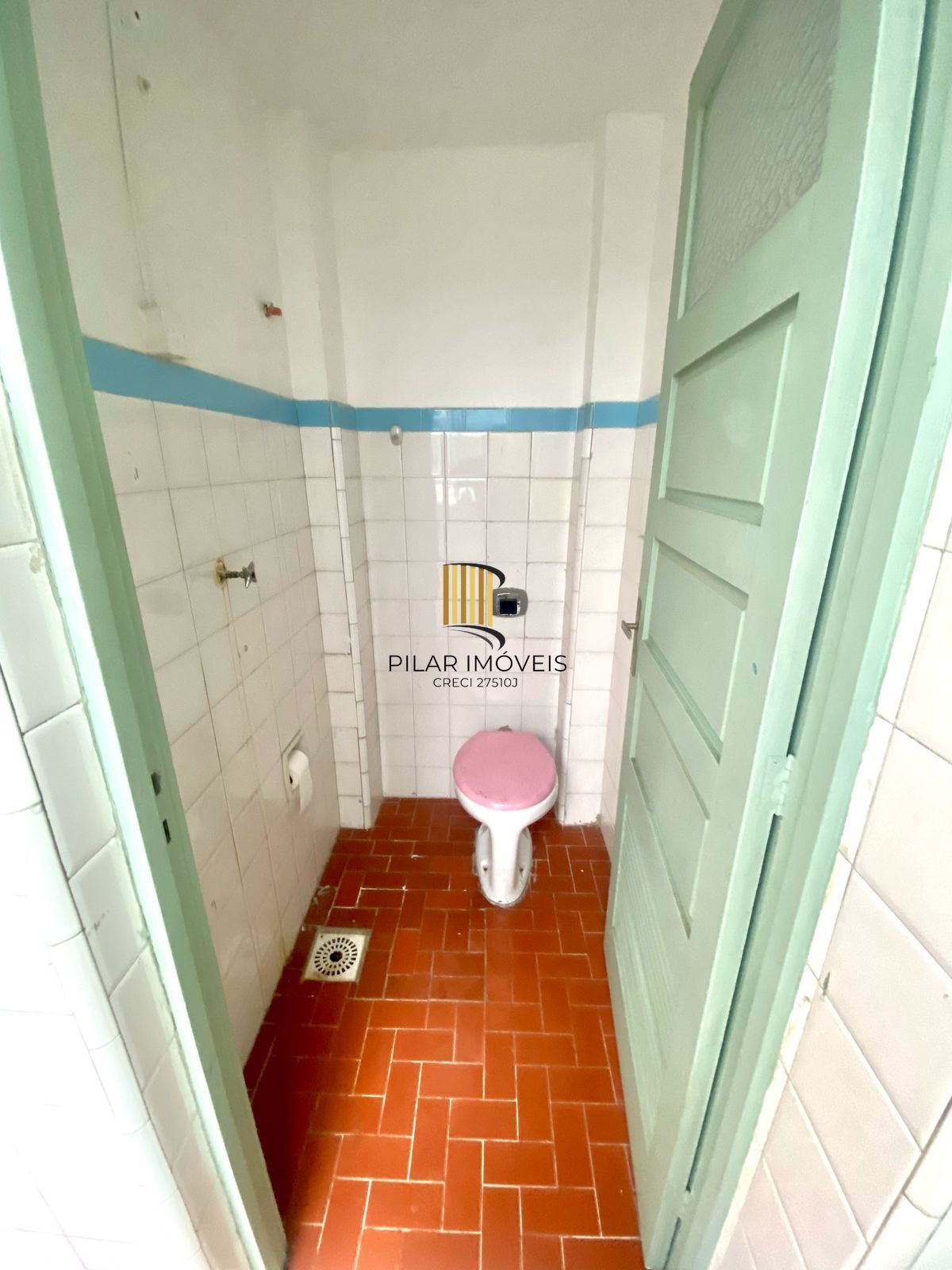Apartamento 2 dormitórios com vaga de garagem, bairro Menino Deus