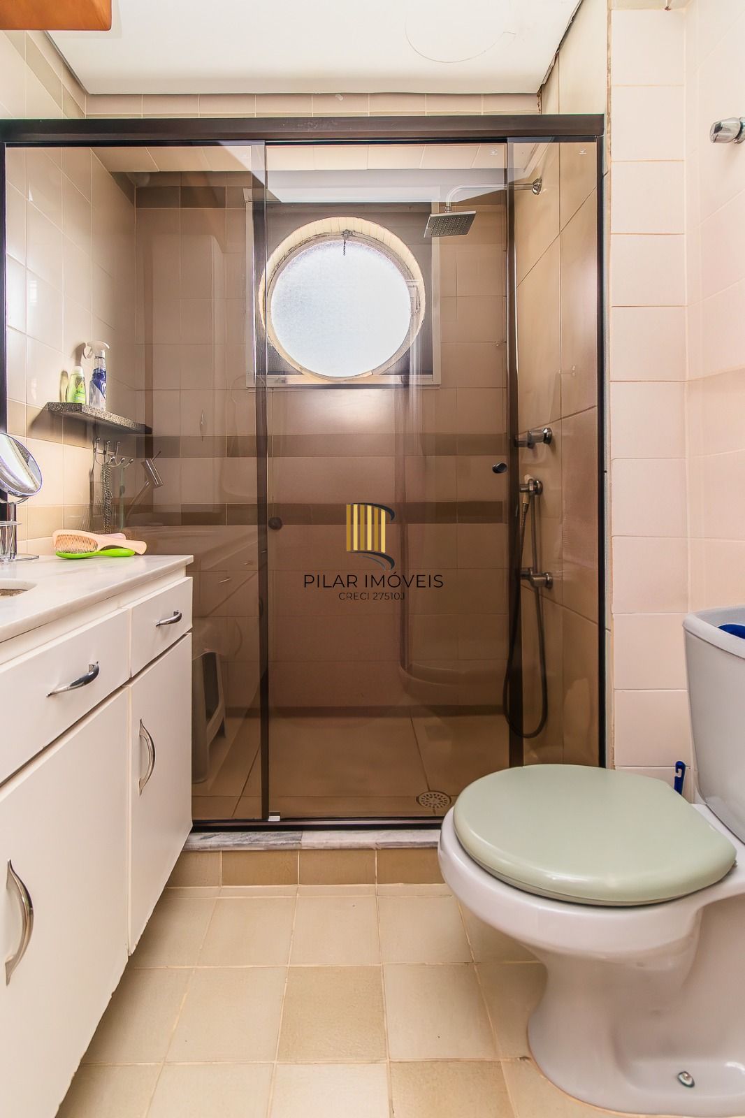 Apartamento panorâmico com três dormitórios, garagem