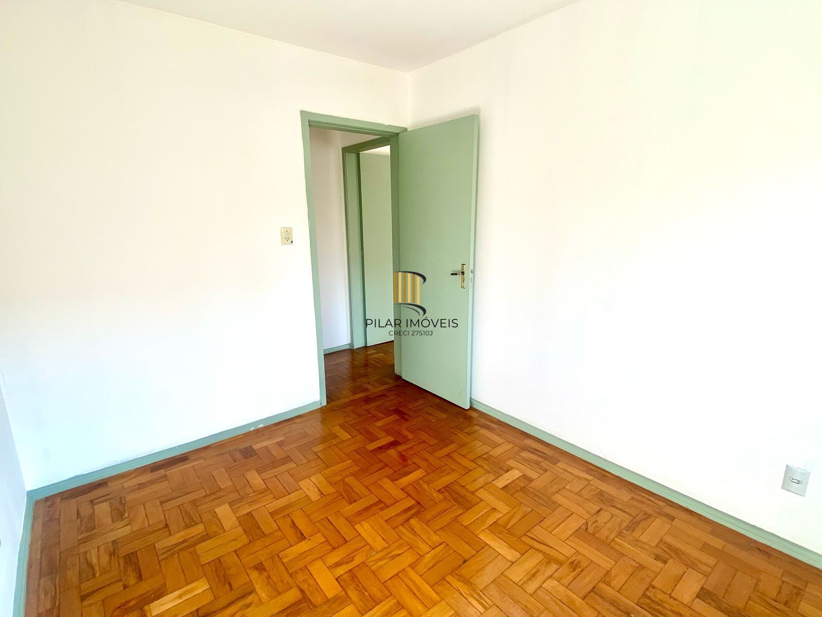 Apartamento 2 dormitórios com vaga de garagem, bairro Menino Deus