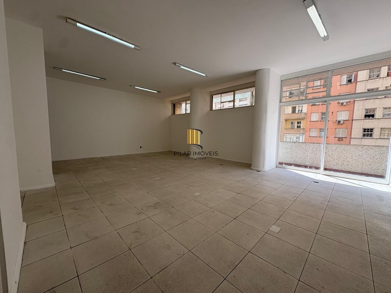 Sala comercial 822,66m² no centro de Porto Alegre