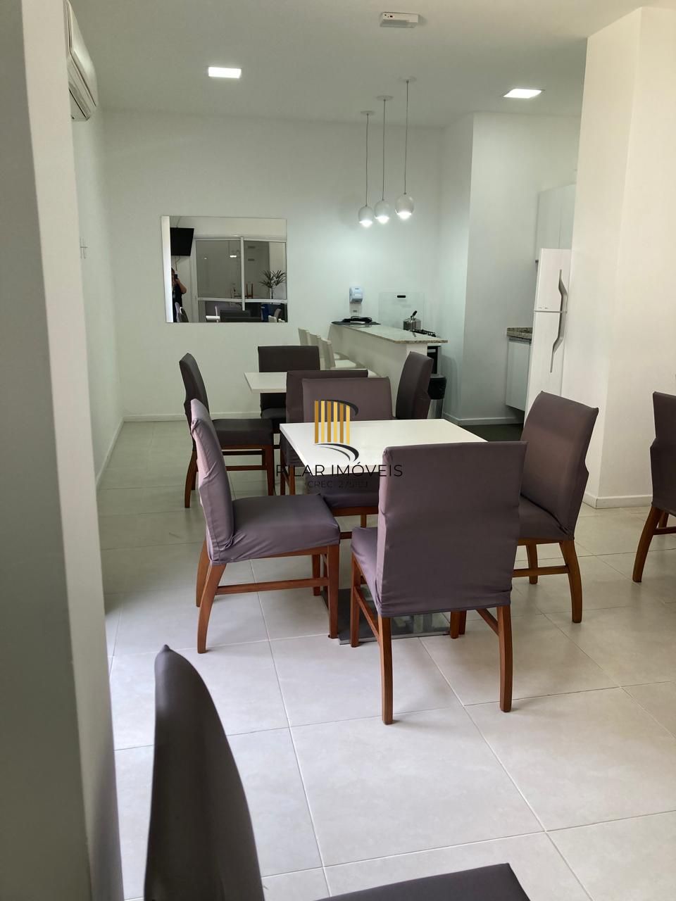 Apartamento 2 dormitórios com suíte e vaga coberta escriturada