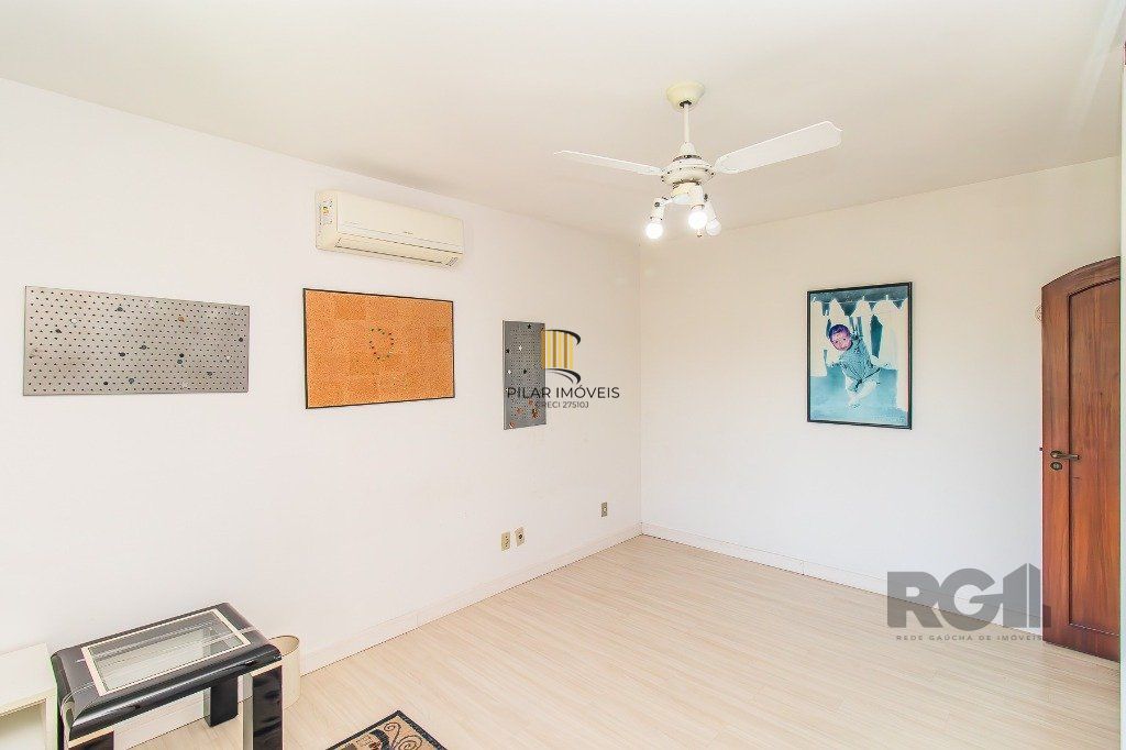 Casa com quatro quartos/dormitórios e muitos ambientes aconchegantes.