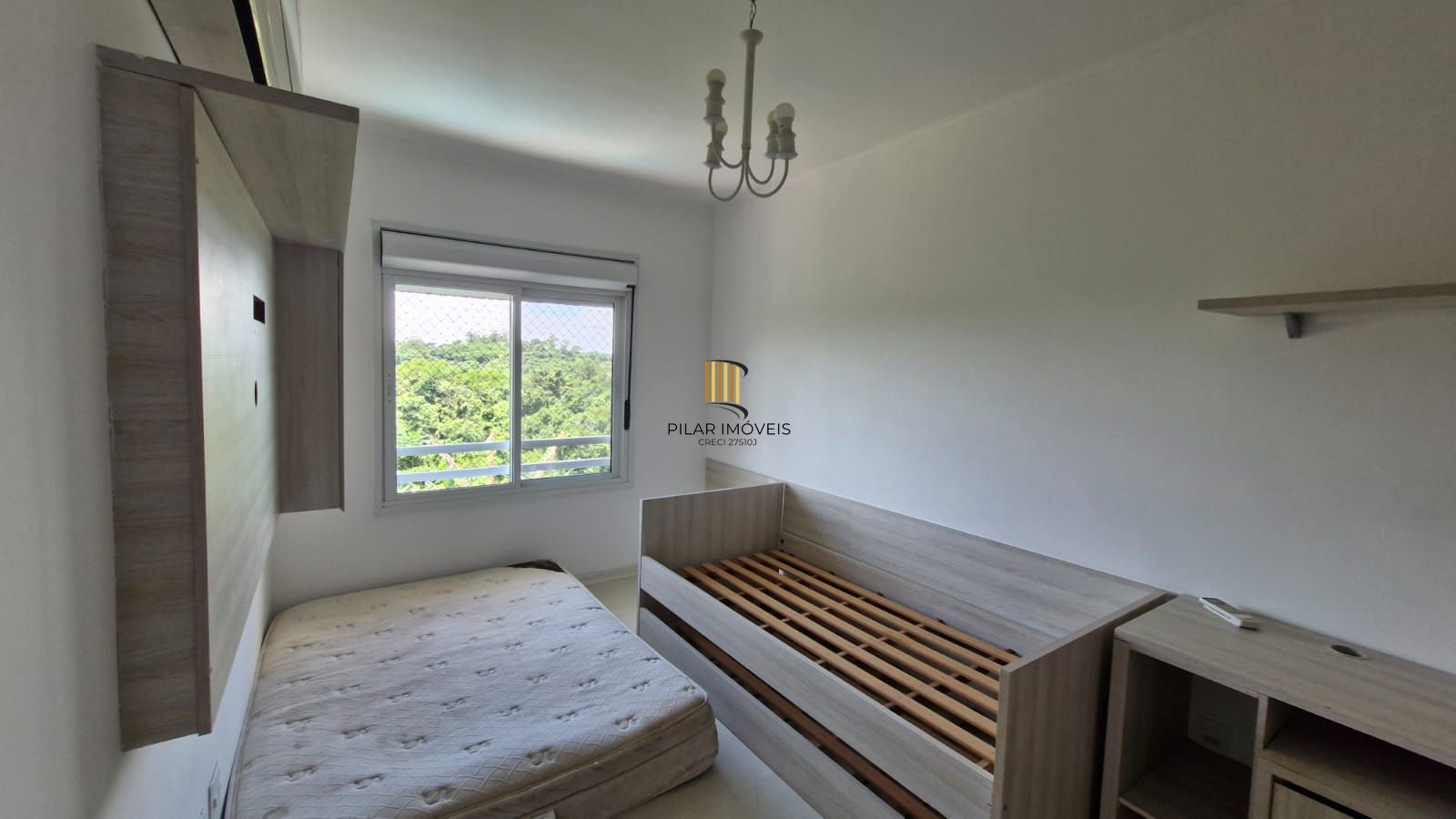 Casa em Condomínio fechado, 5 dormitórios sendo 2 suítes, 5 banheiros, 203 m² de área privativa, 2 garagem cobertas