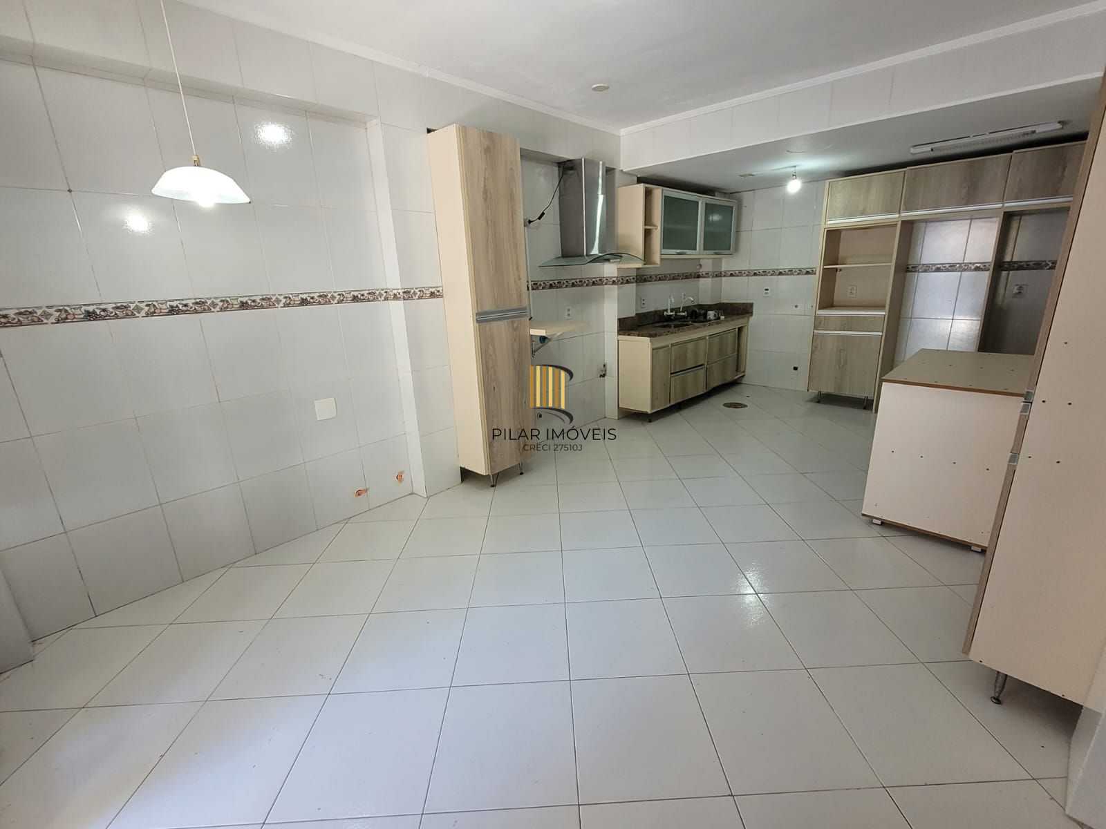 Casa no bairro Ipanema com 291 m² de área privativa e 8 garagens